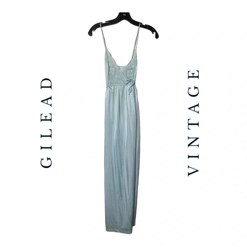 1546. VINTAGE 1970’s GILEAD LACE SPAGHETTI STRAP LINGERIE NIGHTGOWN BABY BLUE
